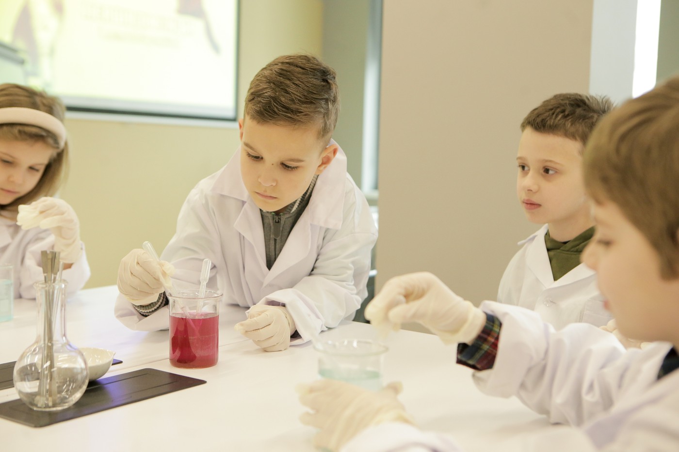 Науково-творчий STEAM-простір LEOLAND. Мистецтво. Хімія. Підготовка до школи I LEOLAND